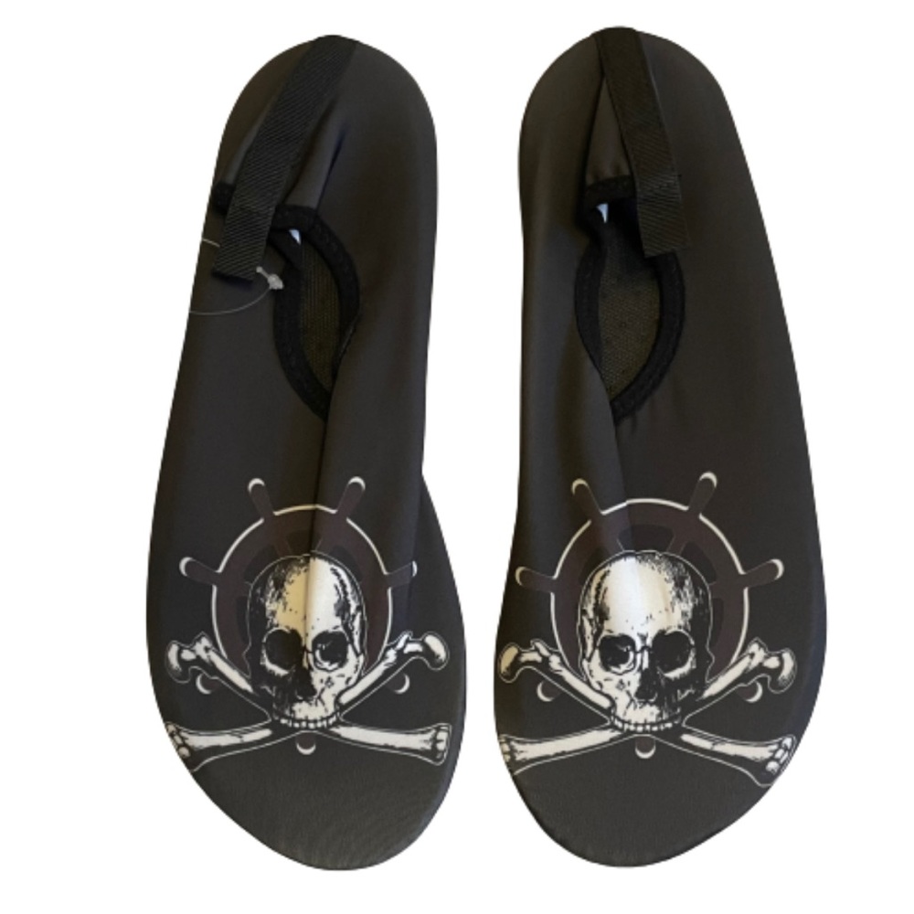 Unisex skull & crossbones pirate water shoes black